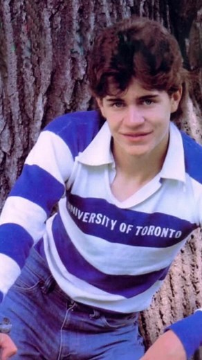 Happy 59th Birthday! Christopher Makepeace (born April 22, 1964) known for his starring roles in the coming-of-age film My Bodyguard (1980) and comedy horror Vamp (1986), and supporting roles in the screwball comedy Meatballs (1979) #the80srule #80s #80snostalgia #80sthrowback #happybirthday #chrismakepeace