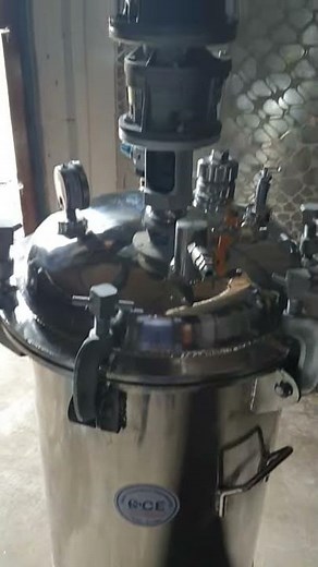 Pressure Feed Tank With Electric Agitator