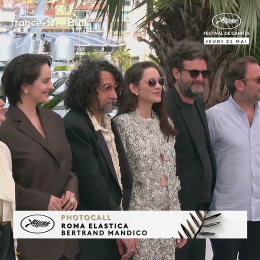 La grande équipe de ROMA ELASTICA réalisé par Bertrand Mandico au photocall du festival !