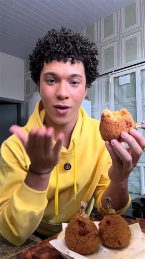 ASMR para dormir: boneco acupuntura e comida brasileira
