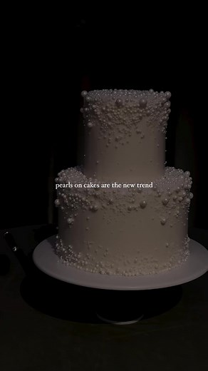 The pop-of-pearl trend has evolved for #2024, and we are here for it. Pearls have been a bridal favorite for years, but this sweet new adaptation has us craving more. #caratsandcake #weddingtrends #weddingcake #bridaltrends 🎥: @Sydney Marie - Wedding Photog
