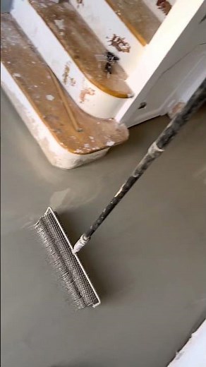 Levelling the floor. Using Mapei Ultraplan Renovation 3240 self levelling screed.