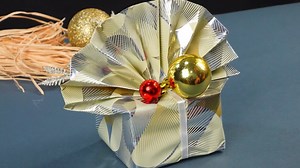 Chic Christmas Holiday Wrap Ideas