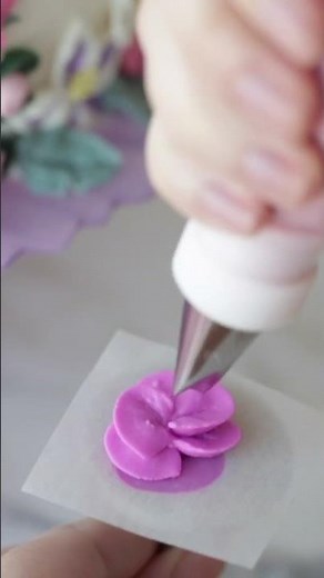 How to Decorate a Flower Covered Cake