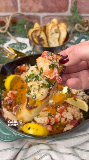 Succulent Lobster Scampi with Garlic Crostini is the appetizer you need to ring into the New Year with 😋😋😋 Ingredients: 1 lbs @lobsteranywhere raw lobster meat (claw and knuckle) 5 tbs butter 2 tbs olive oil 5 garlic cloves, crushed 1/2 cup white wine 1 lemon, juiced 1/2 tsp salt or to taste Black pepper 1 tbs fresh parsley chopped 2 tsp chives Garlic rubbed baguette crostini, for serving Method: 1. Defrost and rinse lobster meat, pat it dry and sauté in 2 tbs olive and 2 tbs butter, season w