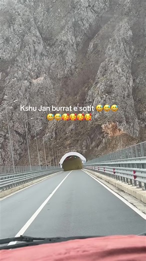 Burrat e Fshatit: Humor i Traditave Shqiptare