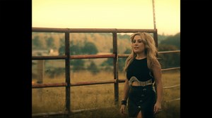 🎥 I'm gonna be where the lights are shining on me... Like a RHINESTONED cowboy 💎🤠 Check out the musIc video for Rhinestone Cowboy - OUT NOW! Rhinestoned | Kirsty Lee Akers