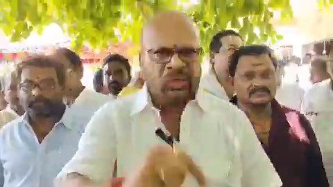 అధికారిక కార్యక్రమంలో ముఖ్యమంత్రి గారి ఫోటో ఉండాలి కదా.. మా వర్మ అడిగింది అదే కదా..
