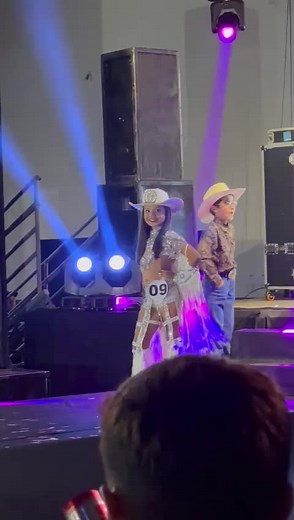 Desfile das Princesas Mirins da Festa do Peão de Itapeva