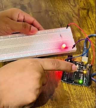 How to blink an LED with Arduino: Task1 (GAtech)