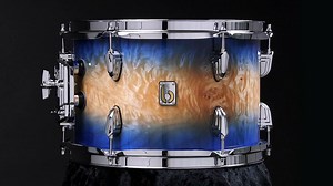 Peveril Shore is a fusion of visual splendor and sonic excellence, crafted for those who seek the extraordinary 🌊 Limited to just 30 kits worldwide, these stunning drums are crafted from Scandinavian Birch and Quilted Maple. Contact your local British Drum Co dealer today: https://bit.ly/2TXavJW #madeinbritain #peveril #drumset | British Drum Co