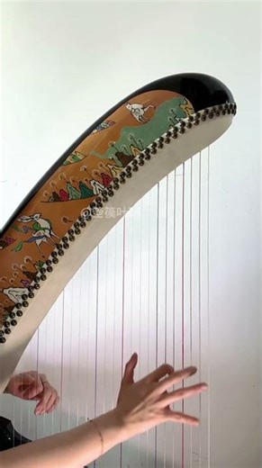 Misty Mountains Melodies: Zither Sounds Sweep Across the Peaks
