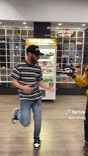 You Try The Key Master Game At @Dg.reserve In Towson Town Center Yet ? Might Win Some Free 👟 #Ayoshag #TsuFlash #Dgreservemd #Geeskiiwalk #Baltimore #Parkheightstrut #Bunkeyjrstrut