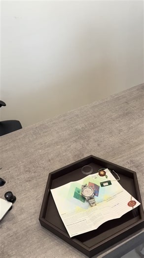 M.M. Orologi on Instagram: "🛥️ Rolex Yacht-Master Ref. 16622 Un’icona di eleganza sportiva. Questo esemplare con seriale F – anno 2005 monta la celebre lunetta in platino e il raffinato quadrante rhodium, capace di catturare la luce in ogni angolazione. Cassa Oyster da 40 mm, bracciale Oyster in acciaio e movimento automatico certificato cronometro: un equilibrio perfetto tra lusso e funzionalità. Un Rolex pensato per chi ama distinguersi senza ostentare. Intramontabile. Desiderabile. Sempre at