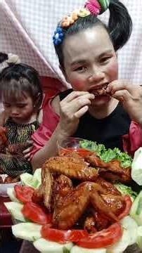 ăn cánh gà chiên sốt nước mắm chua ngọt ăn với dua leo chấm tương ớt siêu cay