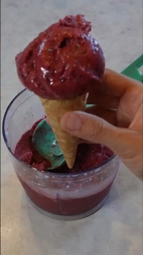 Cremiges Brombeereis in 2 Minuten 🍦