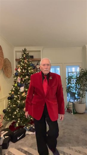 Larry Pennington on Instagram: "#Christmas#outfitoftheday #mensfashion #fitoftheday #"