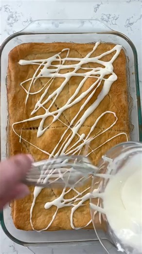 74K views · 432 reactions | CRESCENT ROLL APPLE PIE 2 cans Crescent Rolls 1 can apple pie filling ½ cup powdered sugar 1-2 tablespoons heavy whipping cream ➡ https://www.crazyforcrust.com/crescent-roll-apple-pie/ | CrazyforCrust | Facebook
