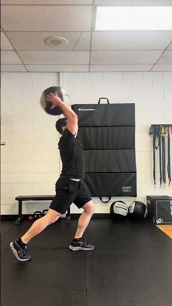 Medicine Ball Split Stance Vertical Slams To Build Overhead Power #baseball #strength