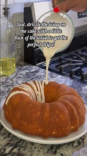 How to make glaze icing using powdered sugar! #icingcake