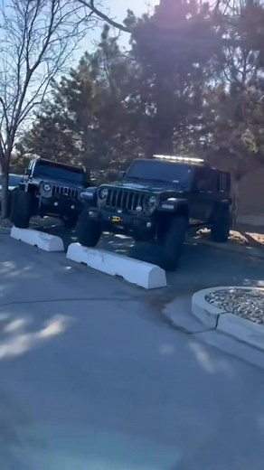 Posted @withregram • @jeepbeef I'll take the proper way to park for 100 Alex. www.jeepbeef.com #jeepbeef 🎥 @ themitchellsjeep TT #jeepowners #jeep #parking #itsajeepthing #jeepnation | JeepBeef