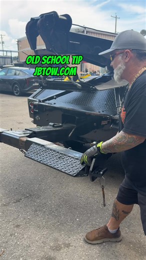 💬 Drop a comment if you still use these old-school tow tips!JB Tow bringing you some classic knowledge from my OG Tow brother Eddy 🛻💥These tips are tried-and-true — the kind that never go out of style.Let’s hear from the Tow Family—what’s your go-to old-school trick? 👇And remember: Slow down. Move over. It’s the law. It saves lives.Be part of the JB Tow family — jbtow.com#TowTips #OGTowTricks #TowingLife #TowFamily #SlowDownMoveOver #JBTow #onetownation #TowStrong #jbtow #safetyfirst | JB To