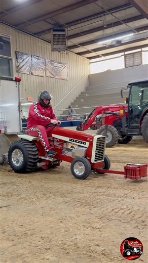 “Haulin Harvester” IH 1206!! 🔥 #gardentractor #tractorpulling | Pulling with Garden Tractors