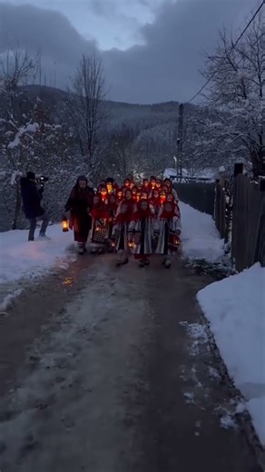 Colinde #colinde #traditii #romania #moldova #diaspora #obiceiuri #petrecere #music #hit #muzica