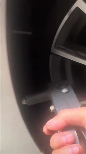 How are black nylon universal blind rivets/plastic pulling rivets installed?