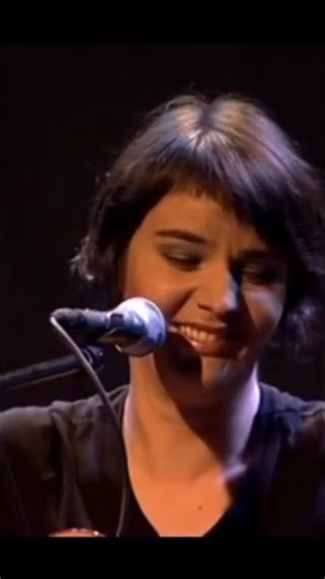 Radůza | Pomalu se blíží svátek svatého Valentýna ❤️ a já začnu jednou ze svých nejstarších písniček o lásce 🎶. Živě jsem ji natočila v roce 2006 🎤... | Instagram