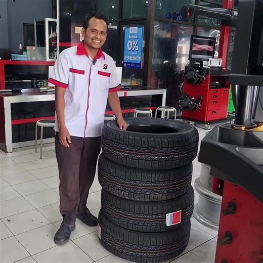 Bridgestone Dueler H/T 687 235/60 R16 Info Harga dan Konsultasi bisa whatsapp ke : Abang Patris - 0811 3828 921 Terima Kasih #jualban #grandtimor #kotakupang #tomobridgestone #rushterios