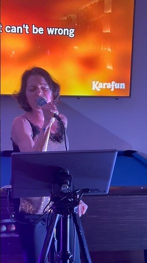 Concurso de karaoke. Simply The Best de Tina Turner.