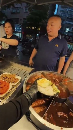 POV Chinese Street Food: Braised Chicken Leg Rice from a Night Market Vendor