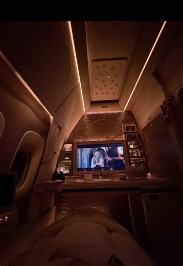 💸 Want to know how much I ACTUALLY paid for this $9,499 flight? It cost me around $900 plus 195k American Express credit card points. I used to think Business & First Class flights and 5-star hotels were only for rich people. But a few years back I discovered the strategy behind earning and redeeming credit card points, and everything changed. Today, I use points to fly comfortably, stay in beautiful hotels, and travel more often — without spending more than I used to. And now I’m sharing all o