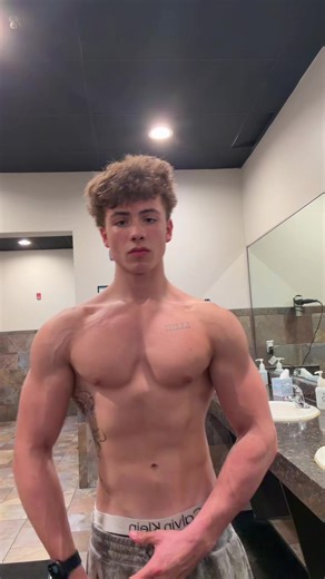 Little secret, I’m only getting leaner and bigger🥹🫣 #sorenlifts #physique