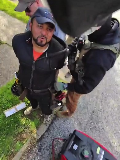 I had to help my amigo. Would you have helped? #fyp #humanity #ice #morals #viral