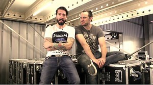 Die legendären 7 satteln ihre Trucks wieder auf und machen mit ihrer Mischung aus Southern Rock, Country, Blues und modernem Pop die Straßen Deutschlands unsicher – auch in deiner Nähe! Sei dabei wenn es heißt – Dos Bros Vamonos! Tickets: http://bit.ly/BOSSHOSS_fca2 | Eventim - DE