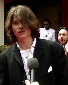 "Johnny was telling the person at the door, 'Let that person in. Don't let that person in.'" Johnny Depp's club The Viper Room was a safe haven for Hollywood's elite. | VICE