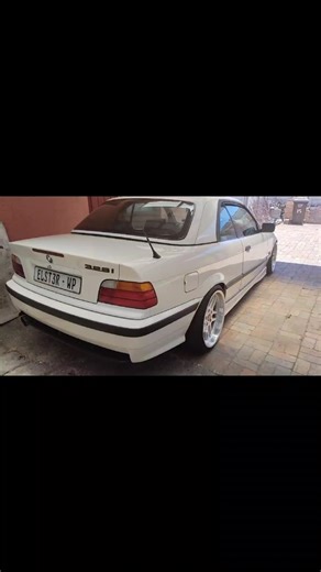 BMW E36 Convertible vs. Hardtop: A Comprehensive Review