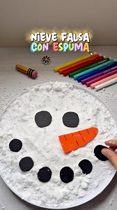 Sabias que puedes hacer nieve falsa en casa con solo espuma de afeitar 😮‍💨☃️❄️ Aquí te digo cómo hacerlo 🙌🏻🧩✍🏻 #crecemos #maestraespecial #sensorial #nieve | crecemos_cln