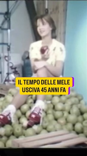 Play Cult on Instagram: "“Il tempo delle mele” compie 45 anni. La Boum, questo il titolo in francese, uscì in Francia il 17 dicembre 1980 e arrivò in Italia il 7 novembre 1981, imponendosi fino a superare i 15 milioni di spettatori in Europa, di cui 7 milioni solo nel nostro Paese. Il titolo originale significa “La festa”, ma in Italia si scelse “Il tempo delle mele”, che è diventato sinonimo di primi amori adolescenziali e ha trasformato il film in un vero cult degli anni ’80. La scena del lent