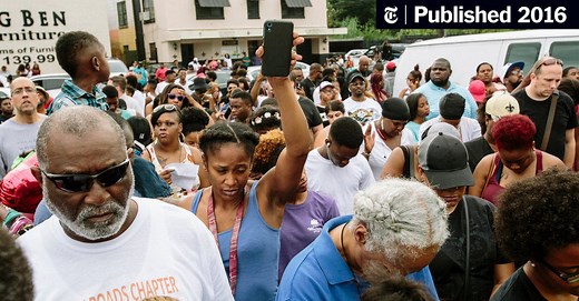 Alton Sterling Shooting in Baton Rouge Prompts Justice Dept. Investigation
