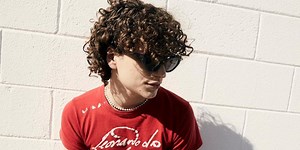 VIDEO: Hastings Releases New Lyric Video for 'Chapstick'