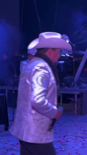 No sé si cantar, bailar o tomarme unas 😫🍺🎶 #eltronodemexico #oraaa | el trono de mexico