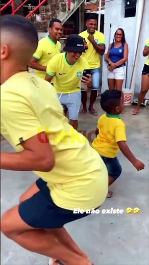 Richarlison's Pigeon Dance: A Fun and Uplifting Video Featuring Richarlison and a Child