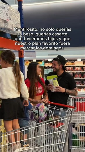 Copy: Yo siempre lo supe… Él no solo quería darme un beso. Quería quedarse. Quería construir. Quería que un día habláramos de sueños, de hijos, de una casa llena de vida. Quería que nuestro plan favorito fuera algo tan simple como ir a mercar un domingo, mientras decidimos qué vamos a cocinar en familia. Porque cuando alguien te ama de verdad… no solo te besa, también se queda para todo lo que viene después. Si tú también encontraste a alguien con quien los planes simples se volvieron los más es