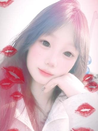 如果有一天 我在你面前可以肆无忌惮的发疯 开心时哼着歌曲 开始向你倾诉我的喜怒哀乐 那我大概是被爱了#dddddddddddddd #日常分享