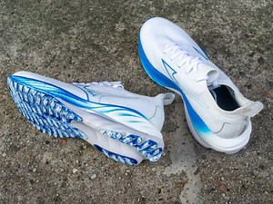The Wave Neo Wind Is a Zippy, Sustainable Trainer