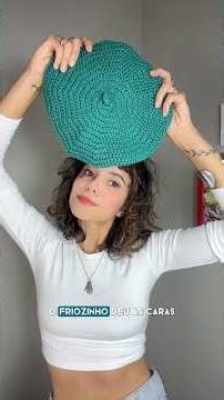 Learn how to make a super easy crochet beret #crochet #diy #beret #crocheting
