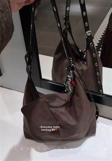 Totebag Cemplang: Solusi Stylish Buat Banyak Barang